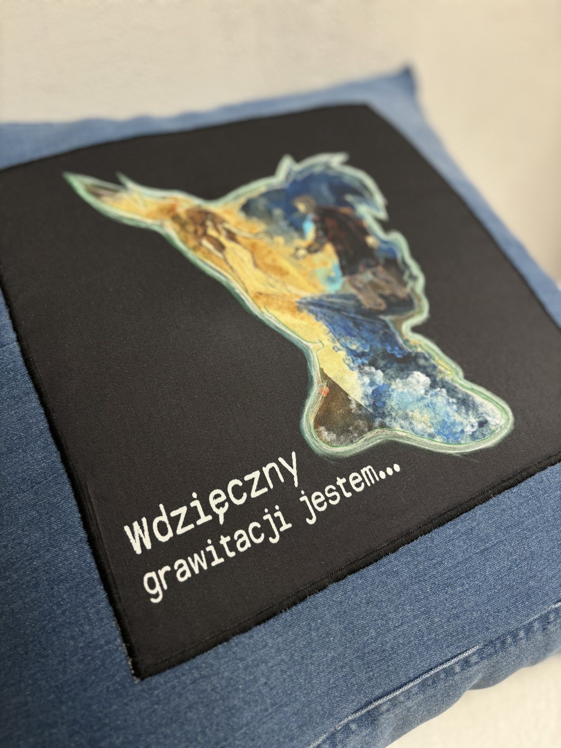 Kapitalna poduszka z cytatem z utworów Spiętego - obrazek 3